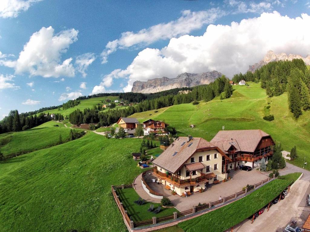Taela Apartments San Cassiano  Exterior photo