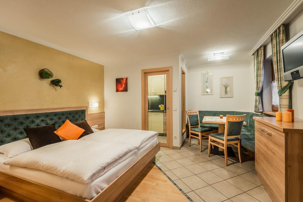 Taela Apartments San Cassiano  Exterior photo